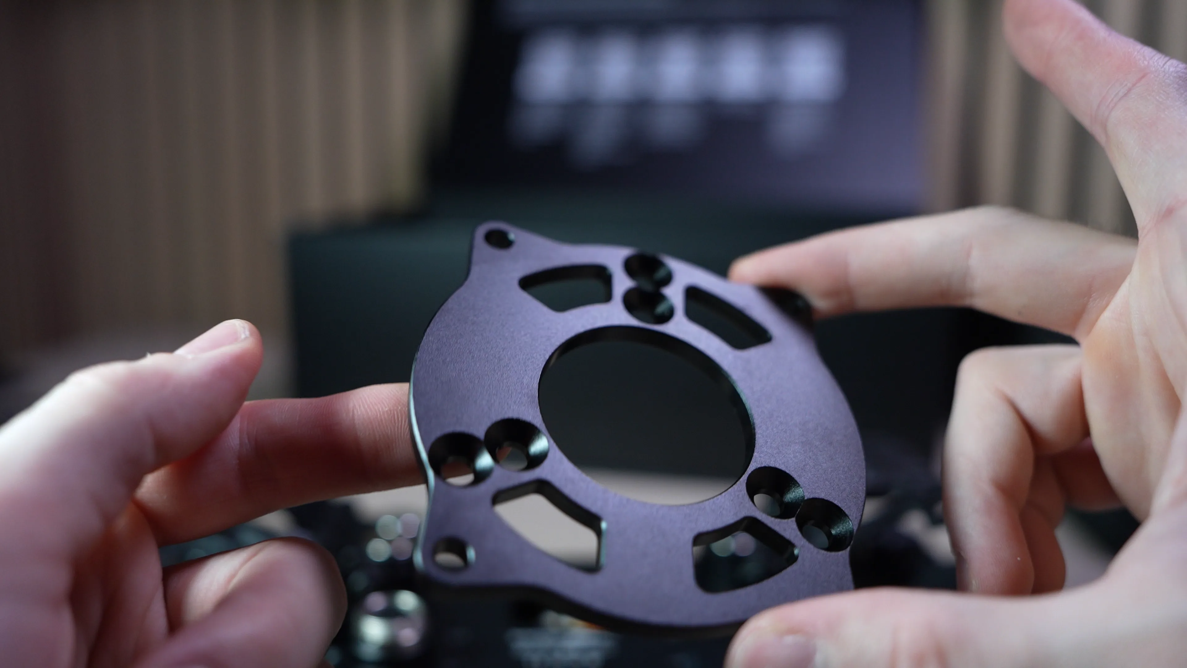 Mounting plate Bavarian en main