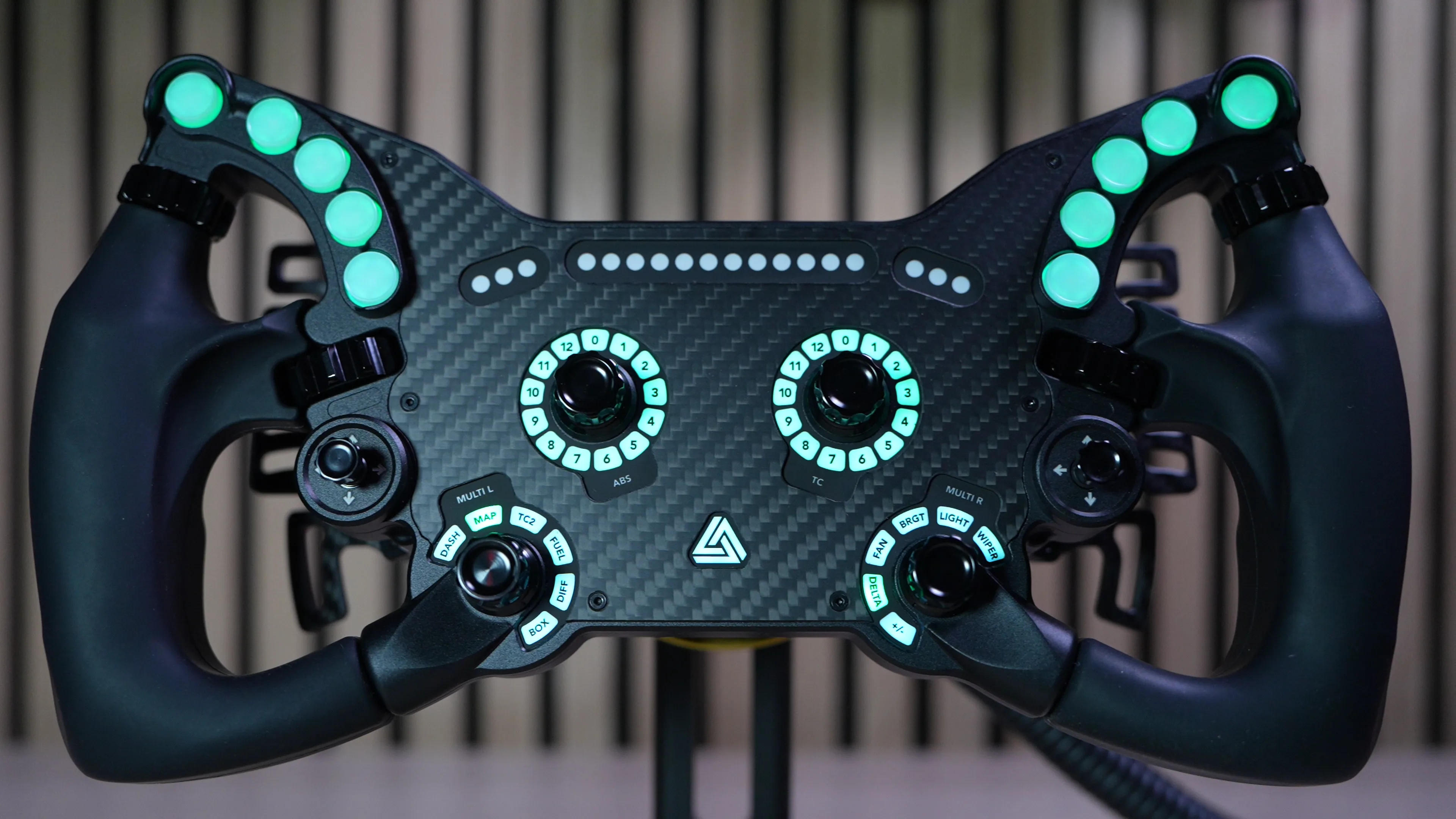 Vue studio frontale, LEDs teal intenses