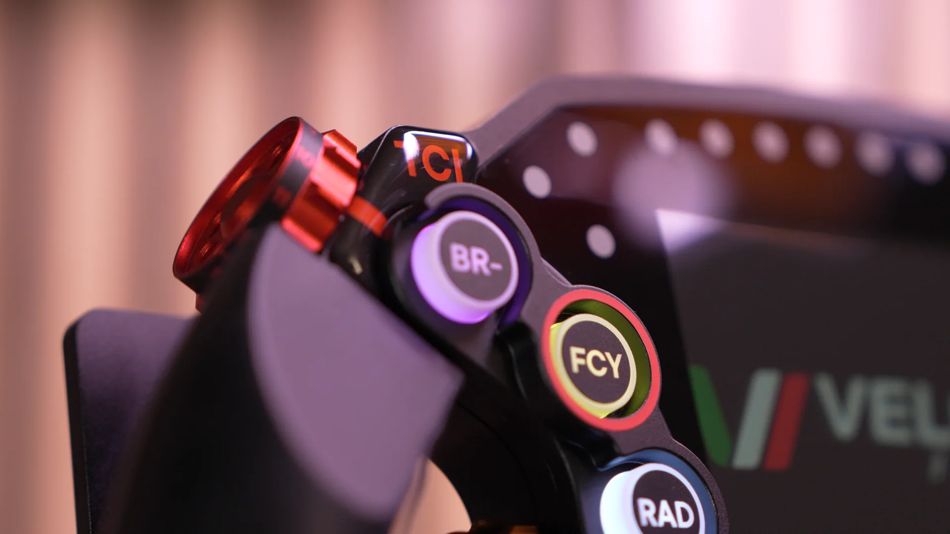 Les boutons rétroéclairés avec les stickers epoxy posés (TCI, BR-, FCY)