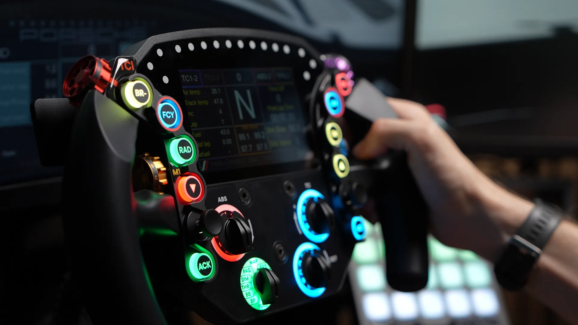 Le VI-RSR en cockpit, LEDs RGB allumées, à la prise en main