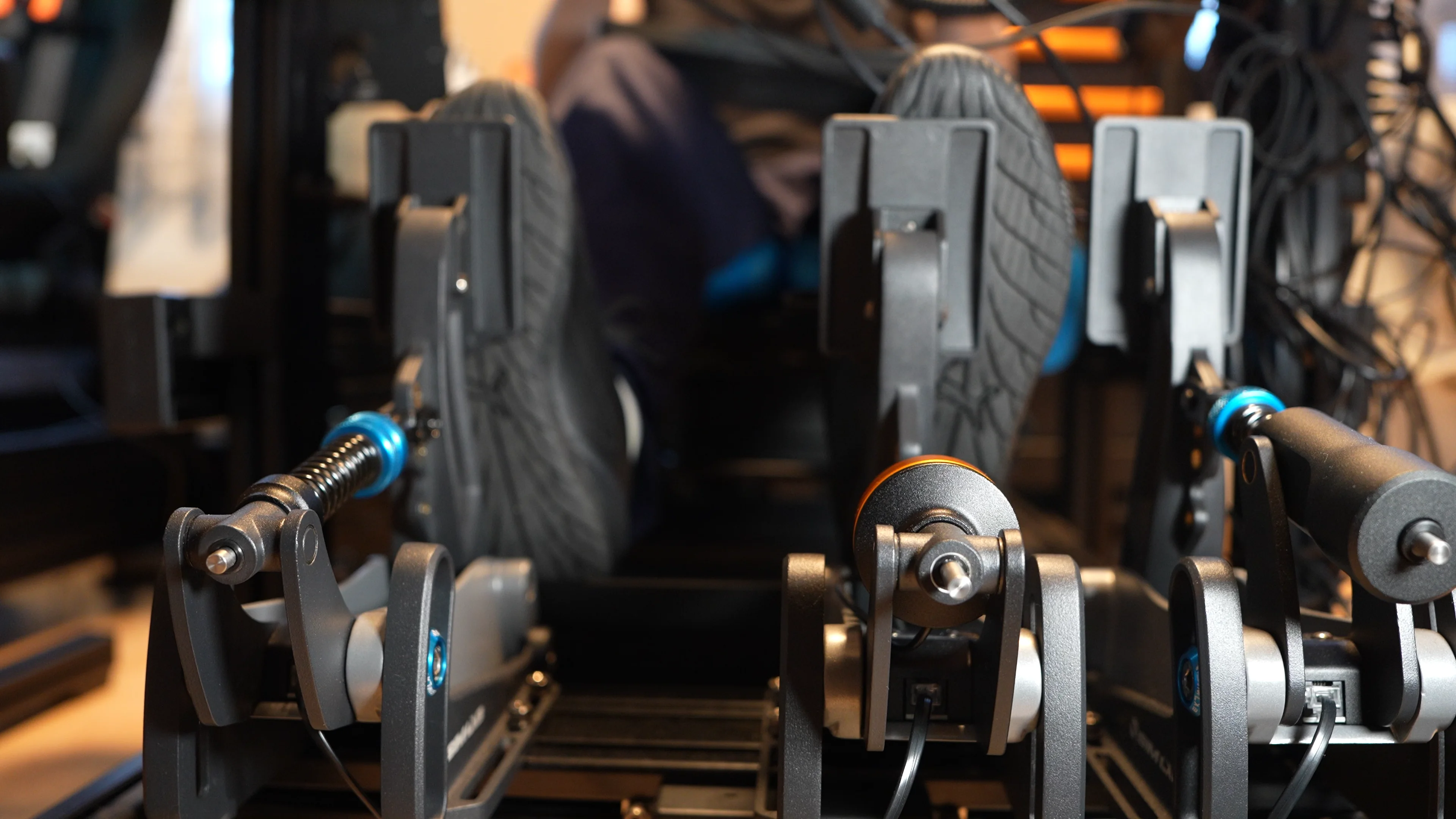 Vue arrière des 3 pédales montées sur le rig